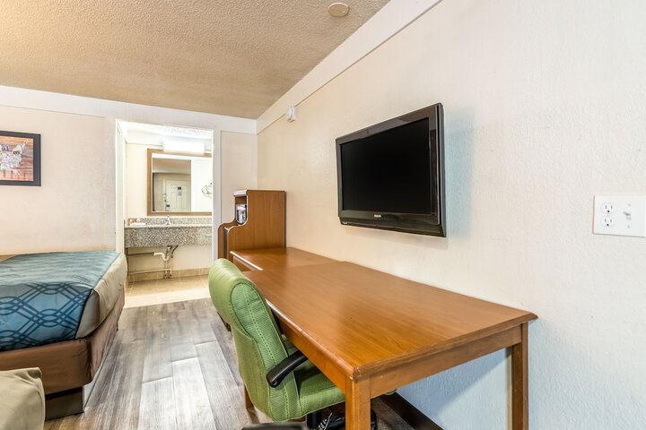 Room 5 of 37