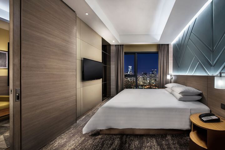 Room 7 of 33