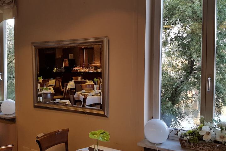 Dining 47 of 75