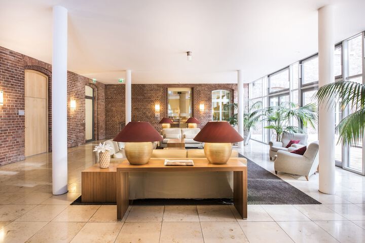 Entrance & Lobby
