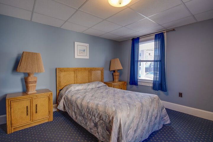 Deluxe Queen Bed (8 of 24)