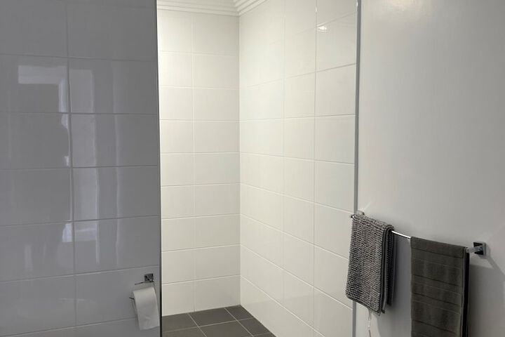 Room 6 of 9