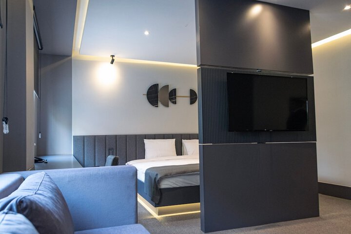 Room 12 of 48
