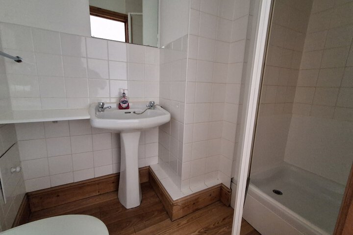 Room 4 of 5