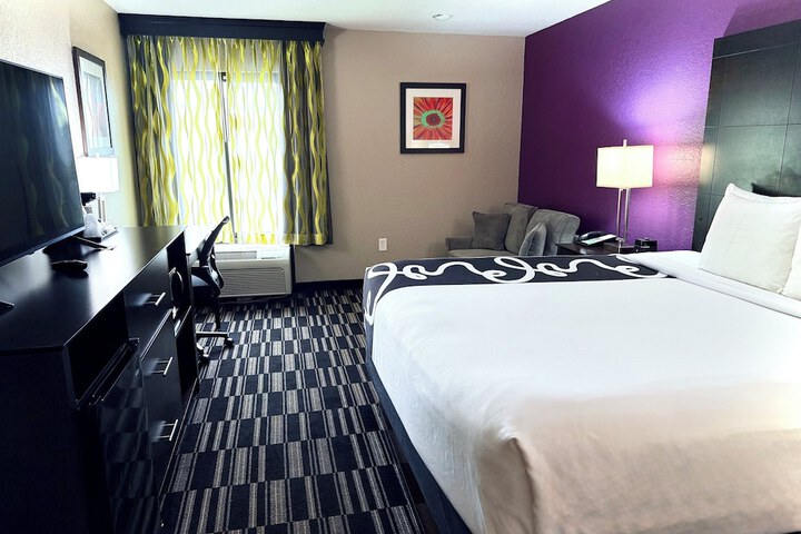 1 King Bed (15 of 21)