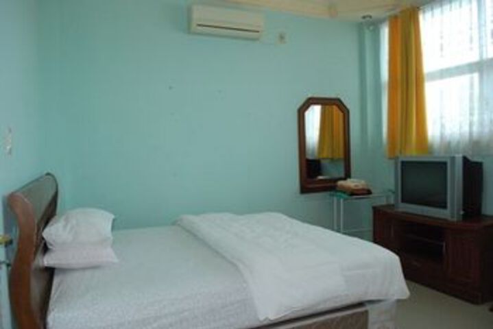 Room 14 of 32