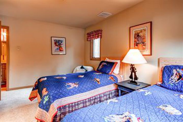Room 17 of 38