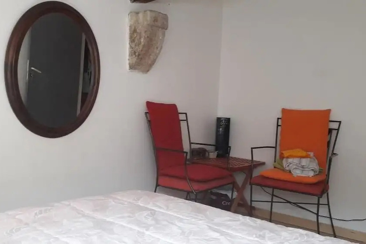 Room 5 of 9