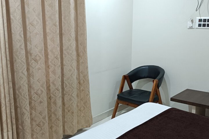 Room 15 of 40
