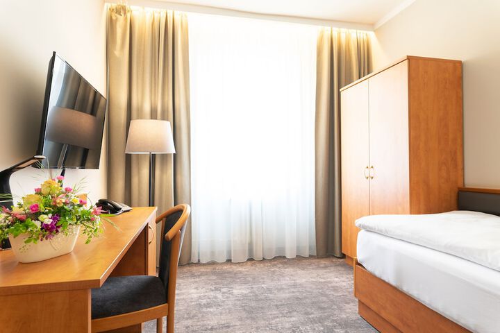 Room 6 of 36