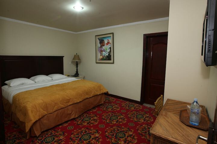 Room 7 of 14