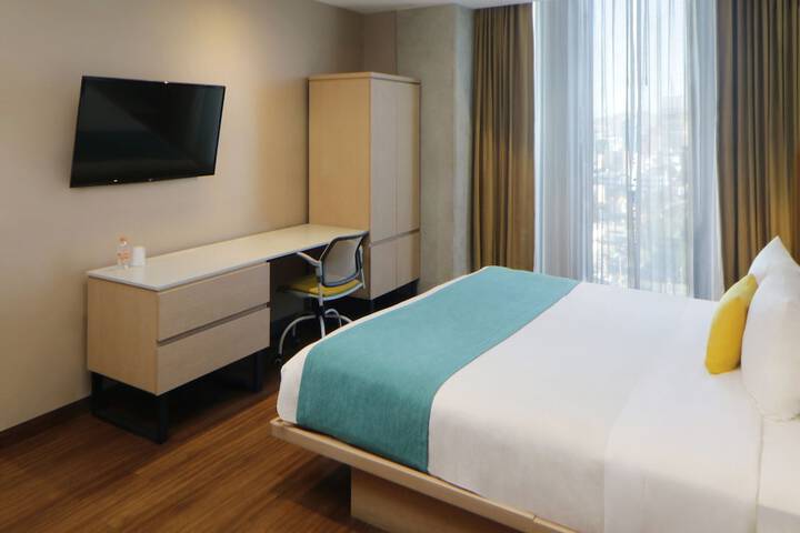 Room 18 of 104
