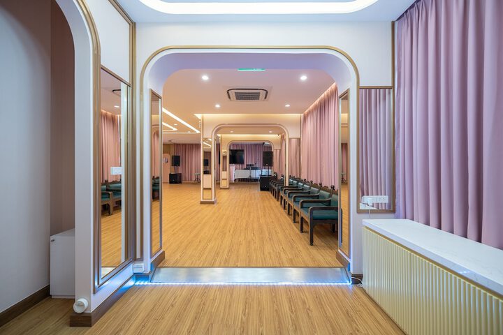 Ballroom/Hall 128 of 159