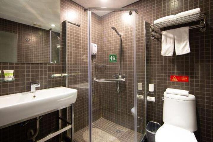 Motel 168 (Guangzhou Hualin International Jade City)