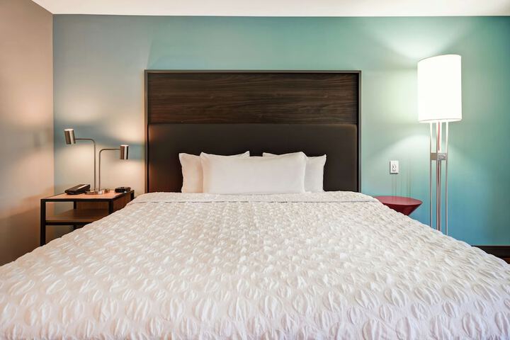 1 King Bed (12 of 12)