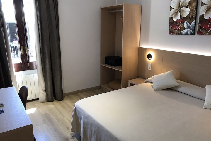 Room 5 of 68