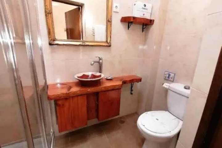 Room 8 of 19