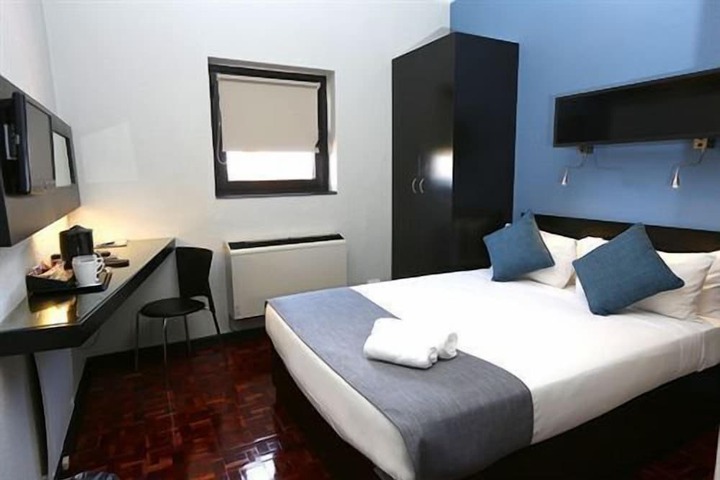 Room 8 of 32