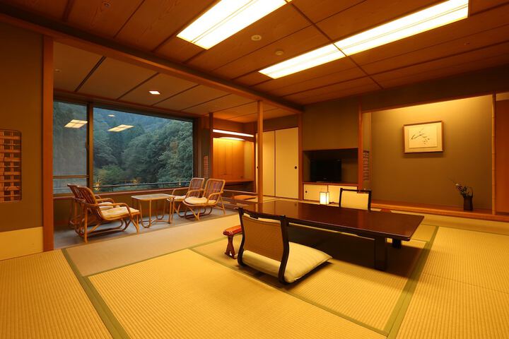 Room 26 of 77