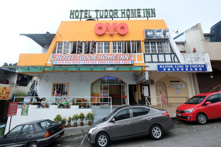 OYO 44029 Tudor Home Inn