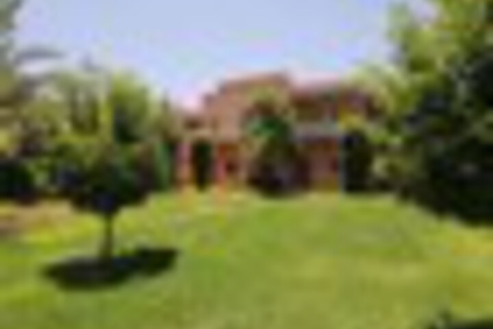 Hotel Exterior 53 of 54