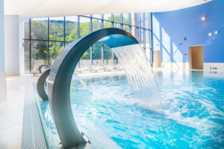 Pool 53 of 108