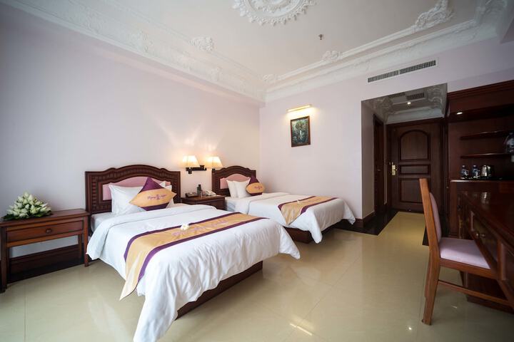 Room 32 of 73