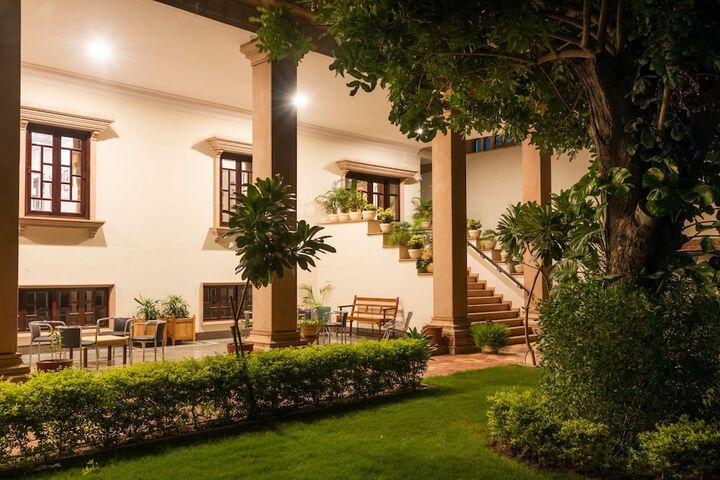 Hotel Exterior 26 of 29