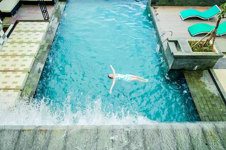 Hotel with Pool