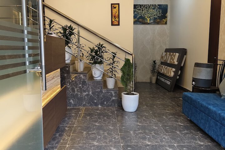 Room 8 of 10