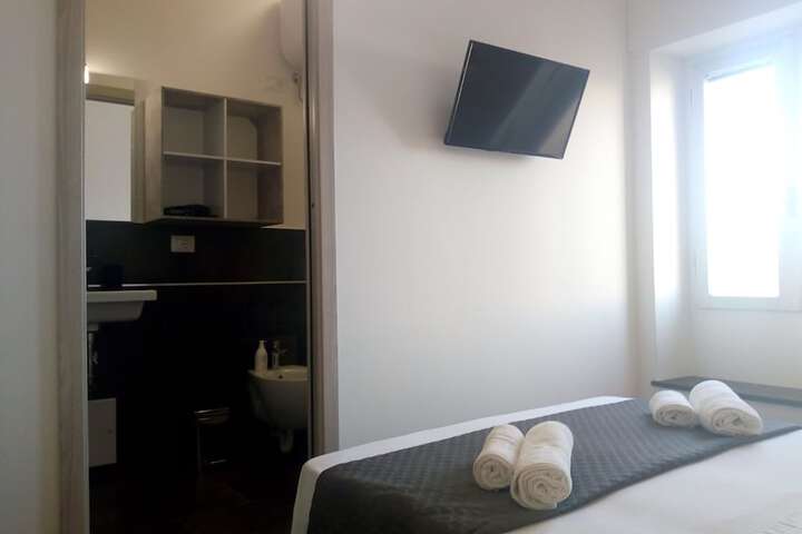 Room 7 of 12