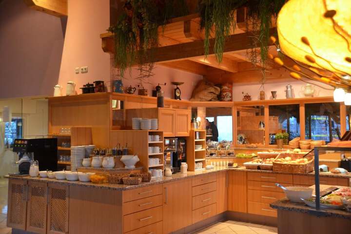 Dining 48 of 66