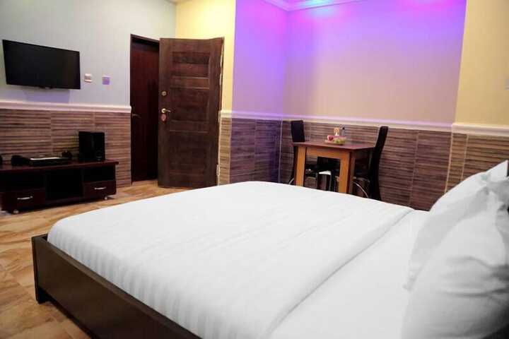 Room 8 of 39