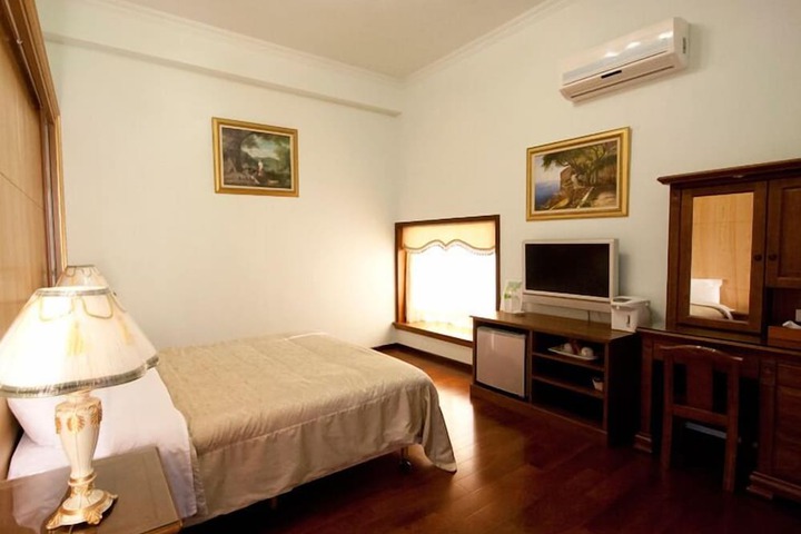 Room 27 of 59