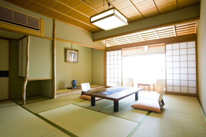 Room 10 of 33