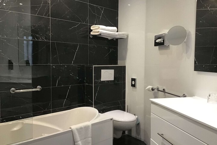 Room 70 of 109