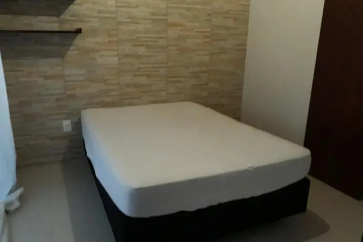 Room 4 of 12