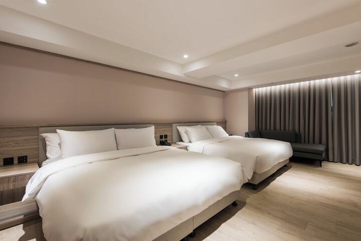 Room 51 of 145