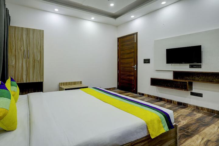Room 15 of 38
