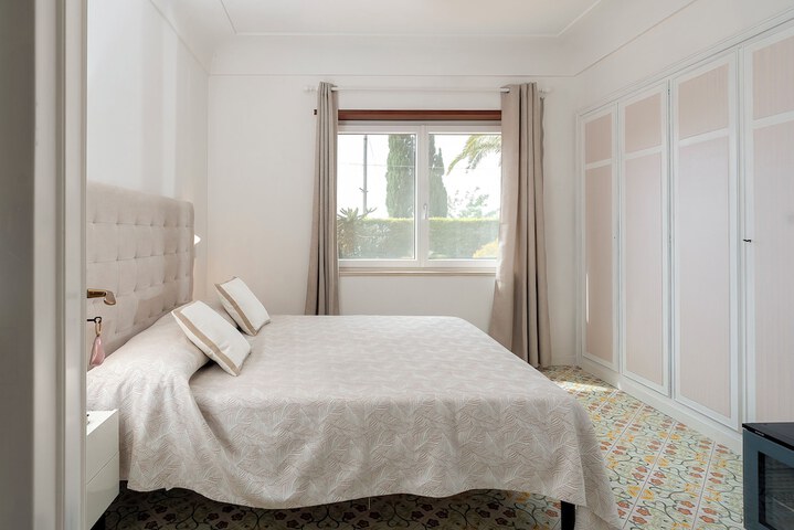 Room 5 of 14