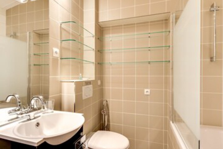 Room 4 of 27
