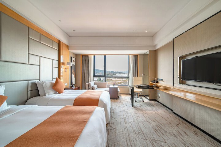 Room 16 of 90