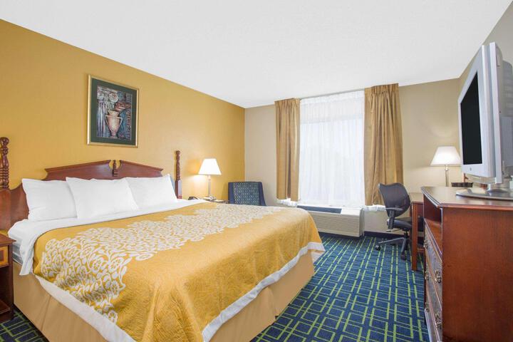 1 King Bed Accessible (7 of 8)