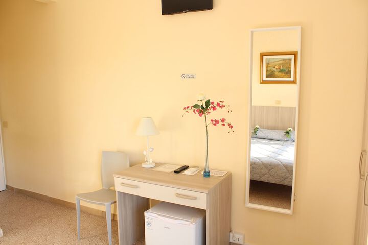 Room 45 of 136