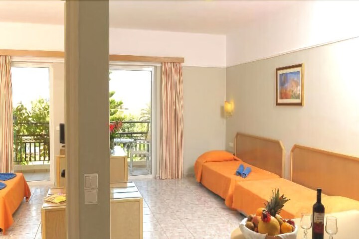 Room 8 of 19