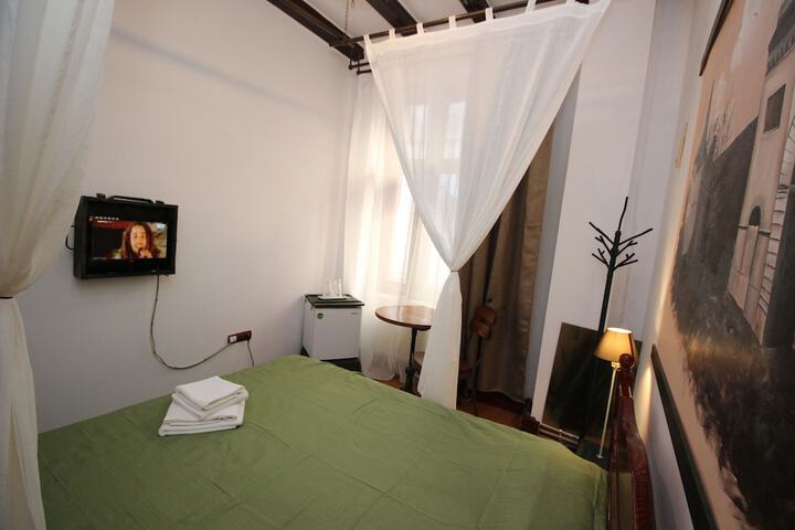 Room 7 of 42
