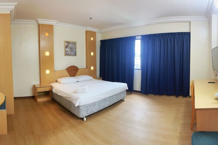 Room 14 of 82