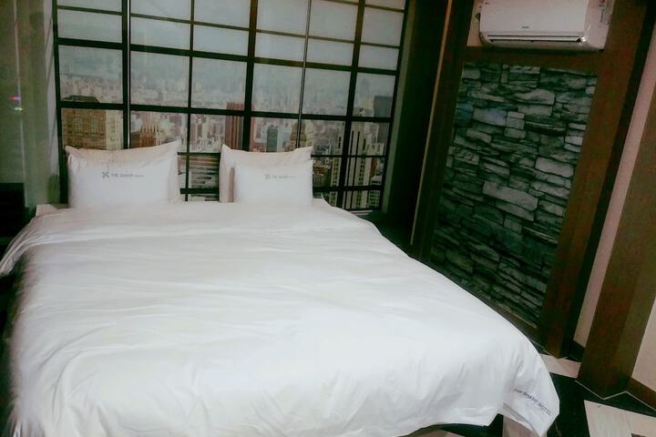 Room 8 of 24