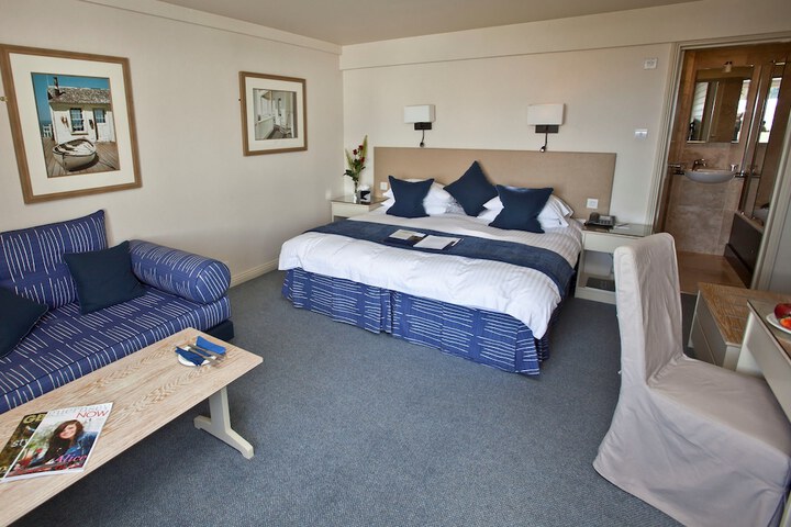 Room 3 of 53