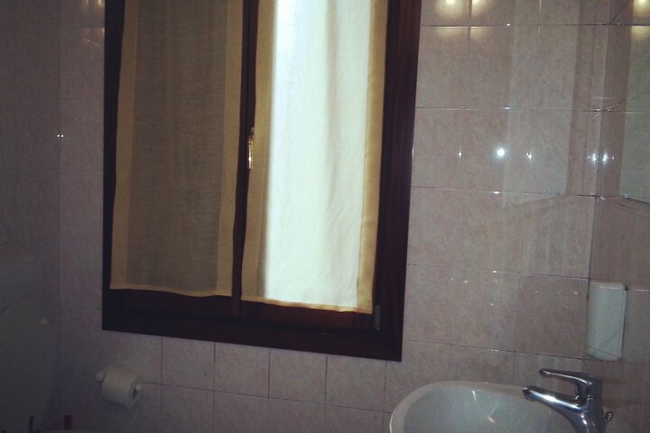 Room 21 of 38